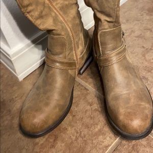 Women tall brown boots size 7.5 barely worn